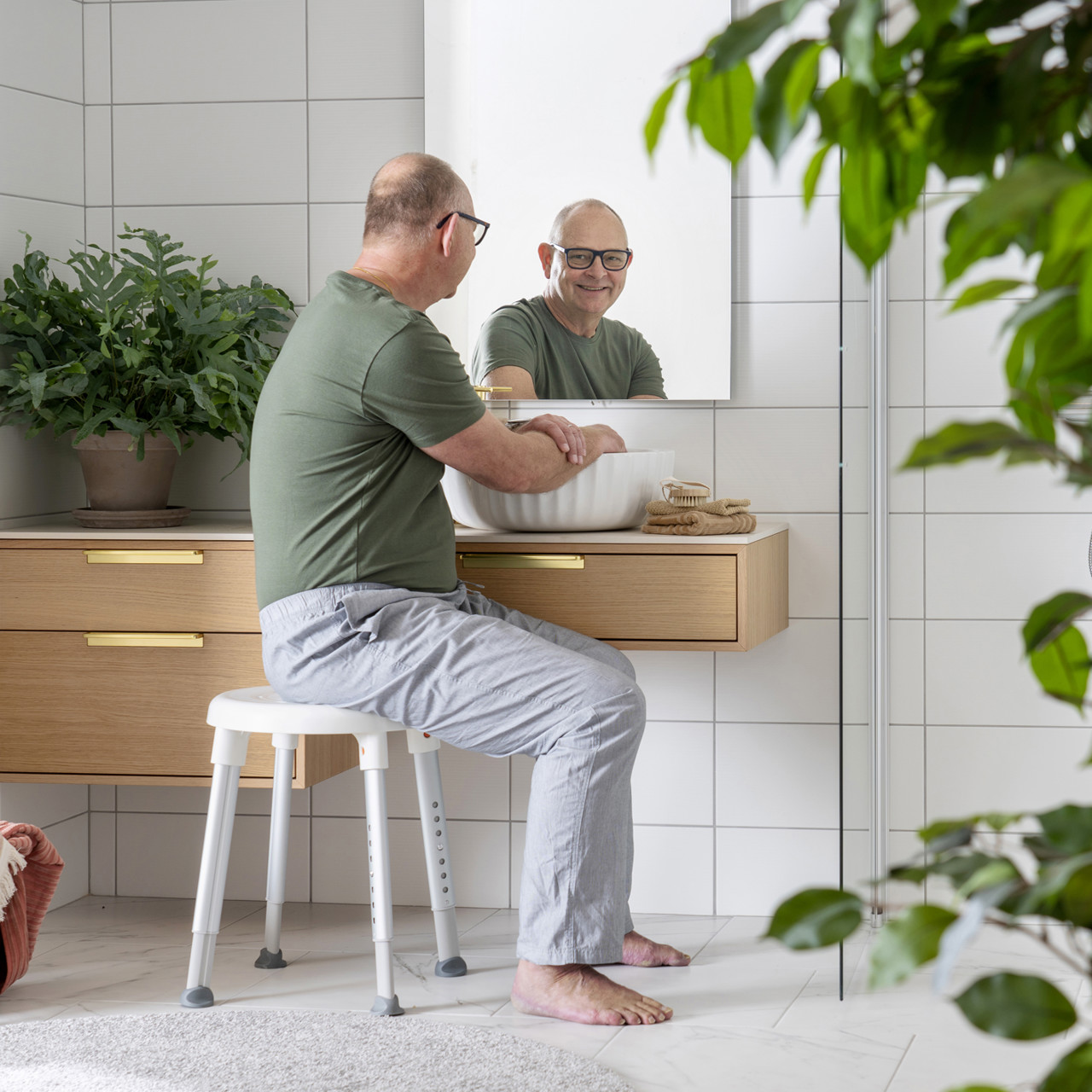 /globalassets/0-international/knowledge/insights/bathroom/clinical-benefits-shower-seats/clinical-benefits_shower-seats_cta-range.jpg?width=1280&Quality=90&rmode=max&scale=down