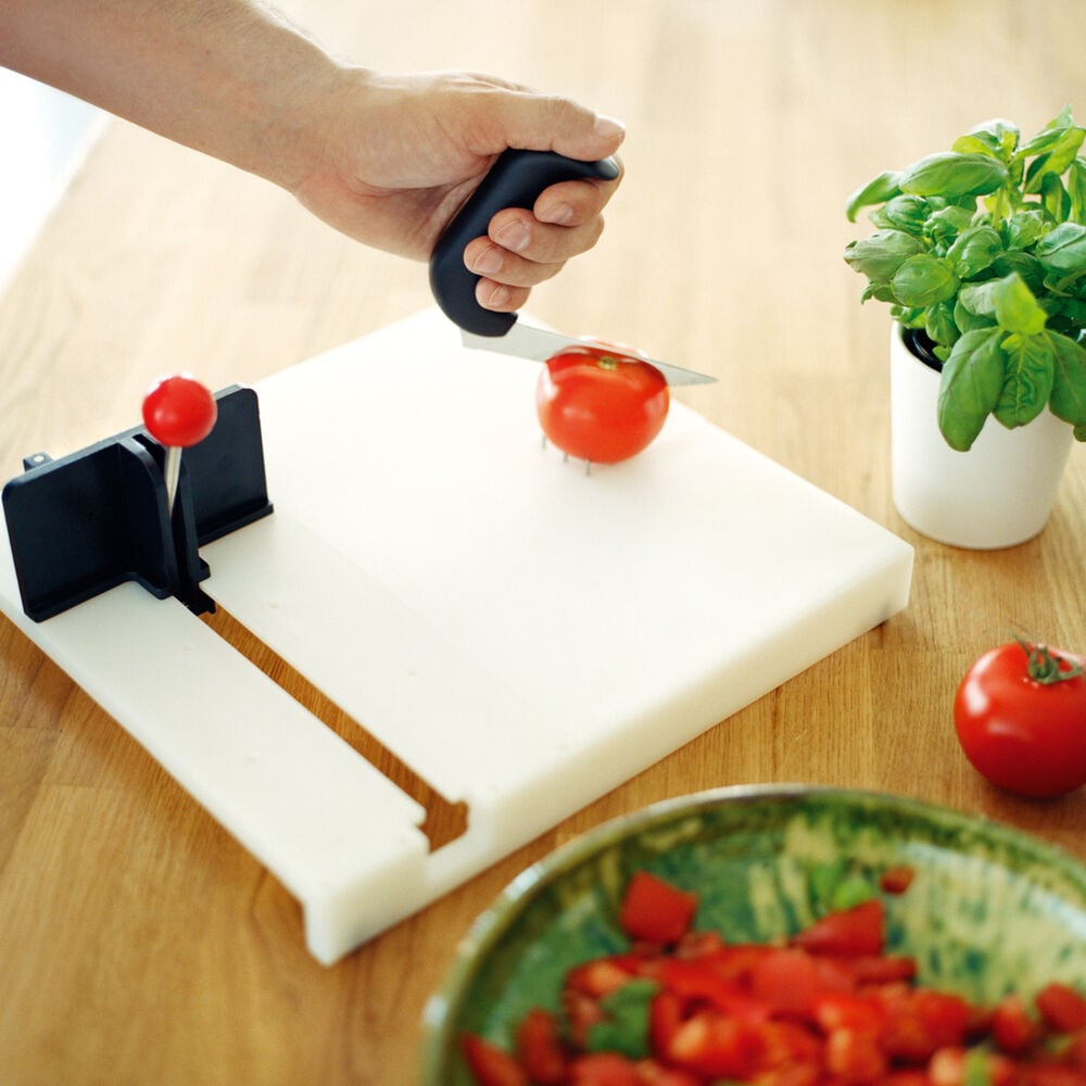 Etac Safety Slicing Guide : cutting board for safely slicing